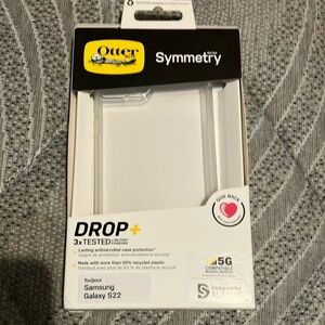 OtterBox Symmetry Clear Case for Samsung Galaxy S22